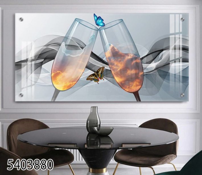 משקה העננים - תמונה דקורטיבית עם פרפרים וכוסות יין לפינת אוכל או למטבח דגם 5403880